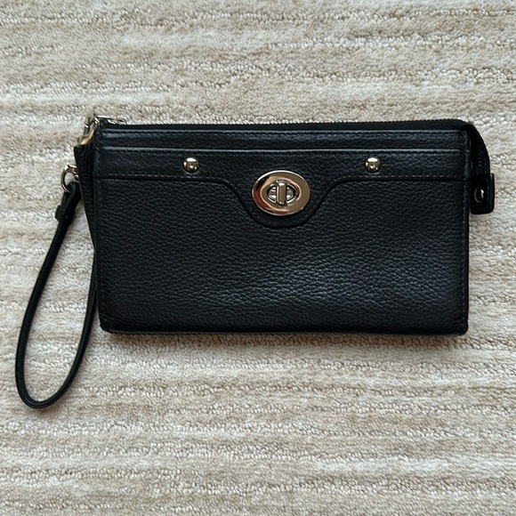 COACH Penelope Zippy Wristlet Pebbled Leather Twist Lock Black Silver Zip Wallet - Picture 1 of 13